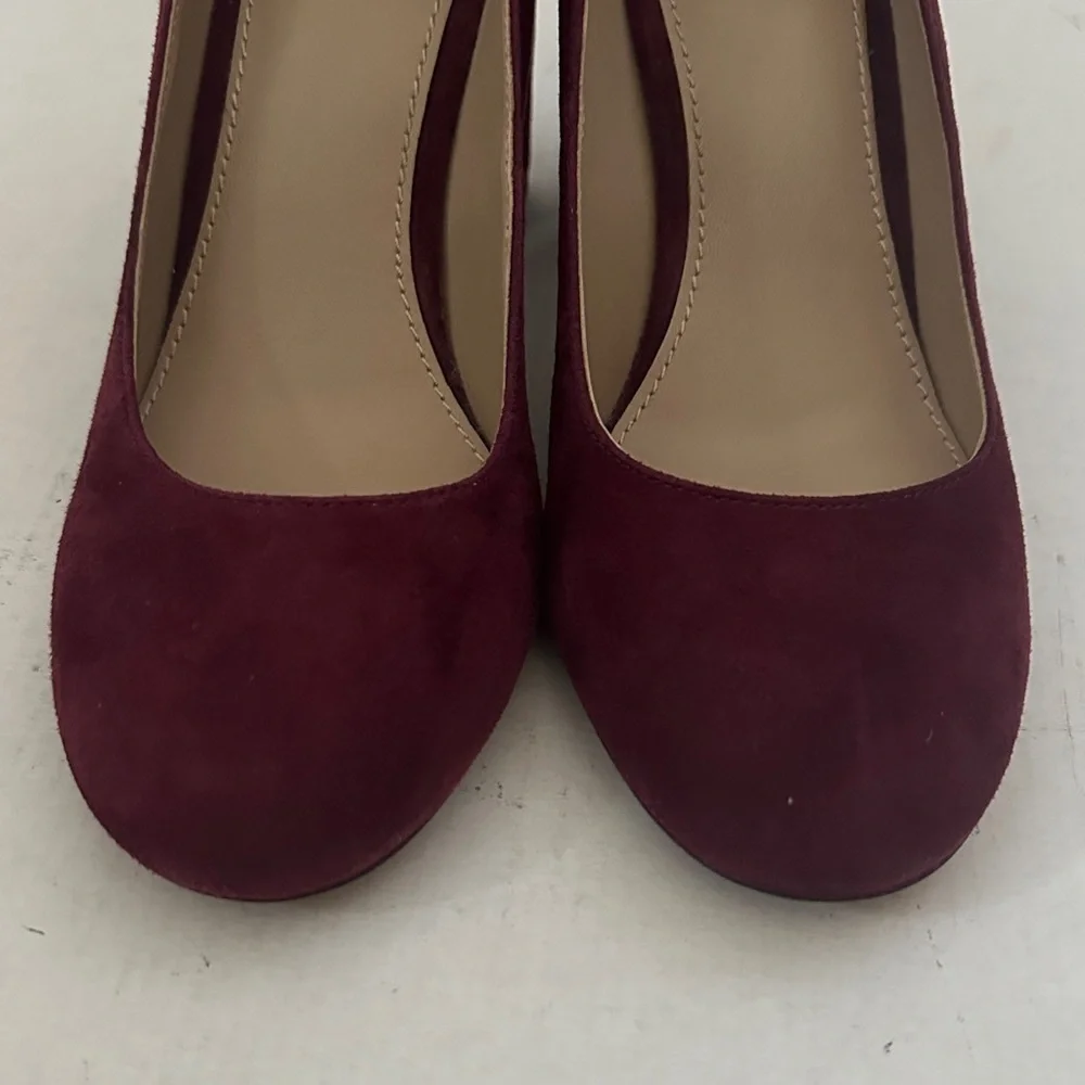 Tory Burch Elizabeth 85MM round-toe pumps in burgundy suede size 6